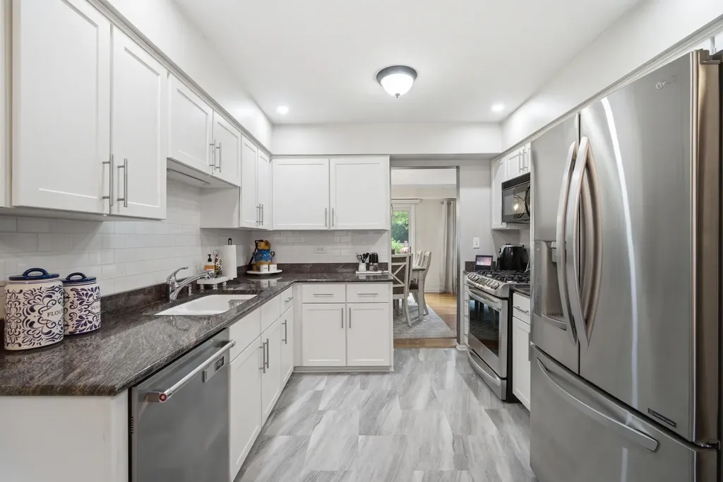 912 Indian Boundary Drive Westmont IL 60559