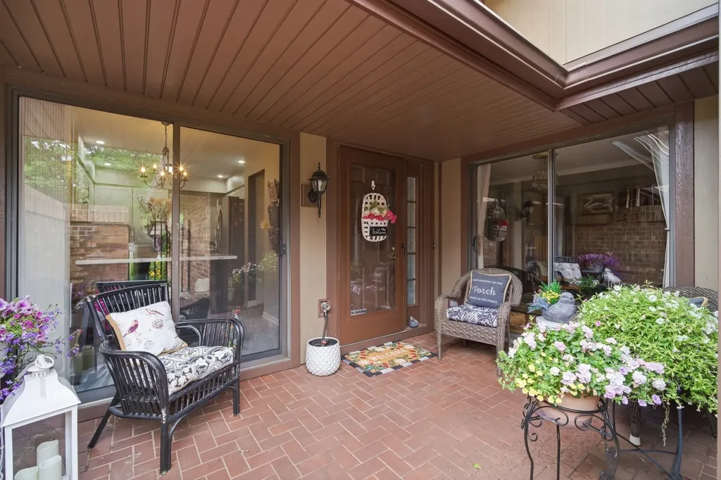 912 Indian Boundary Drive Westmont IL 60559