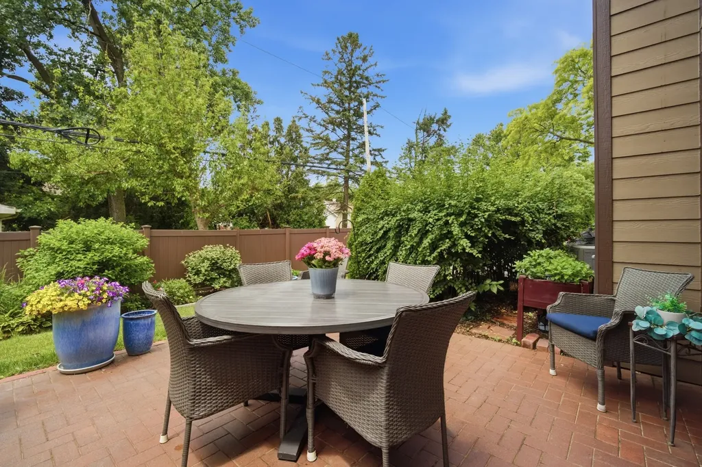 912 Indian Boundary Drive Westmont IL 60559