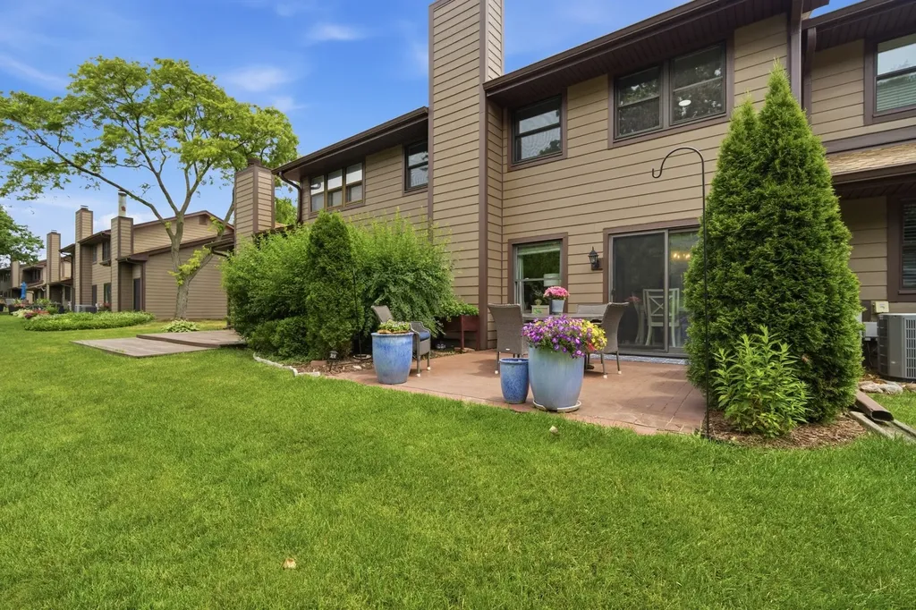 912 Indian Boundary Drive Westmont IL 60559