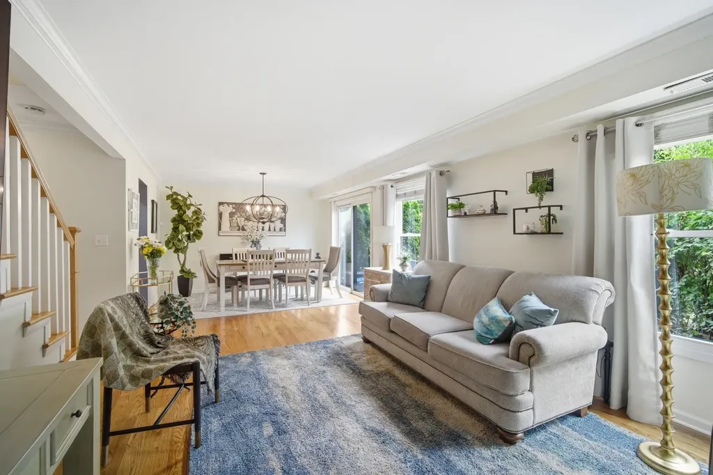 912 Indian Boundary Drive Westmont IL 60559