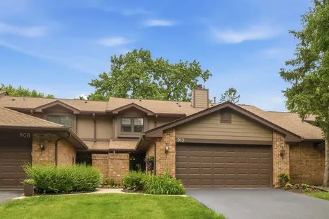 912 Indian Boundary Drive Westmont IL 60559