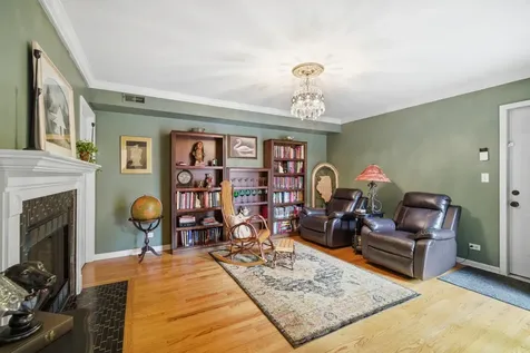 912 Indian Boundary Drive Westmont IL 60559