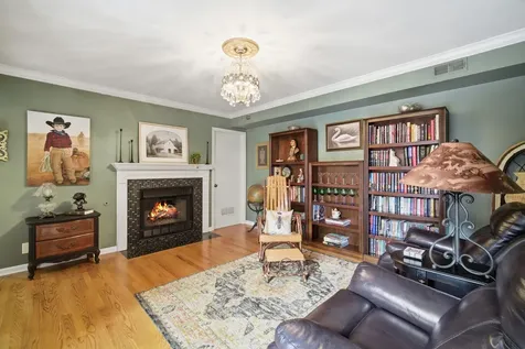 912 Indian Boundary Drive Westmont IL 60559