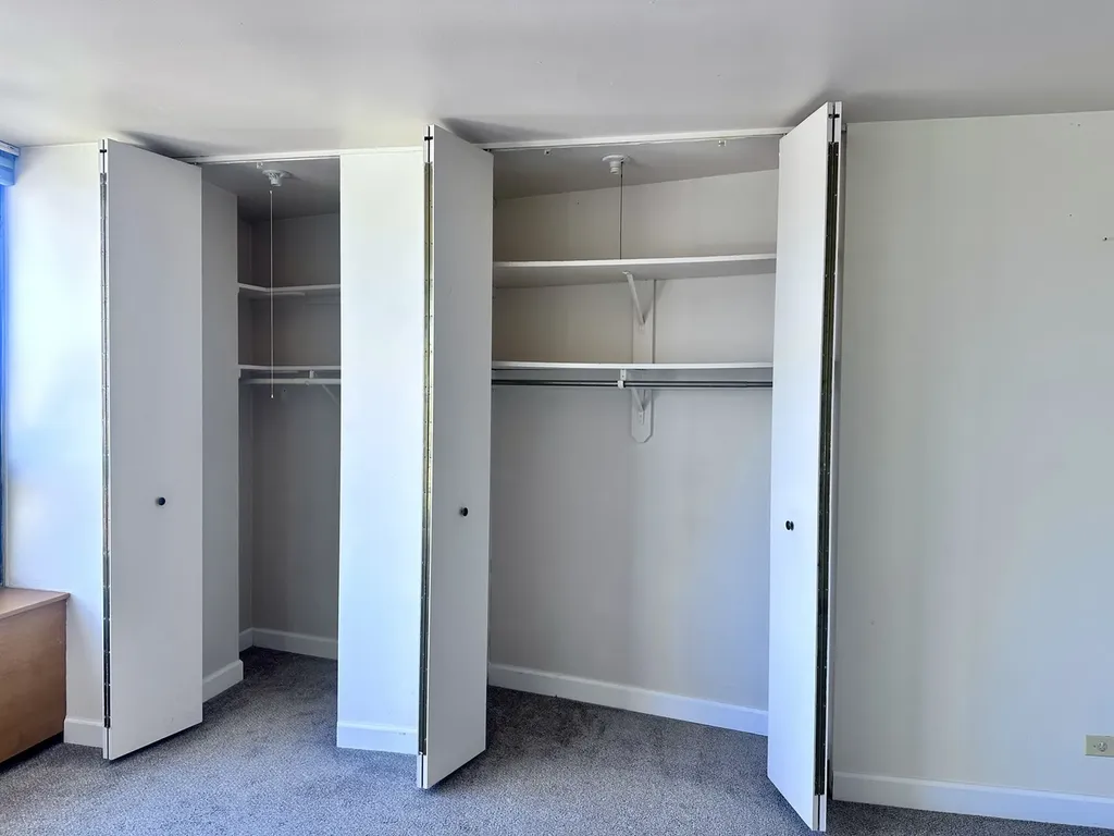 3930 North Pine Grove Avenue Chicago IL 60613