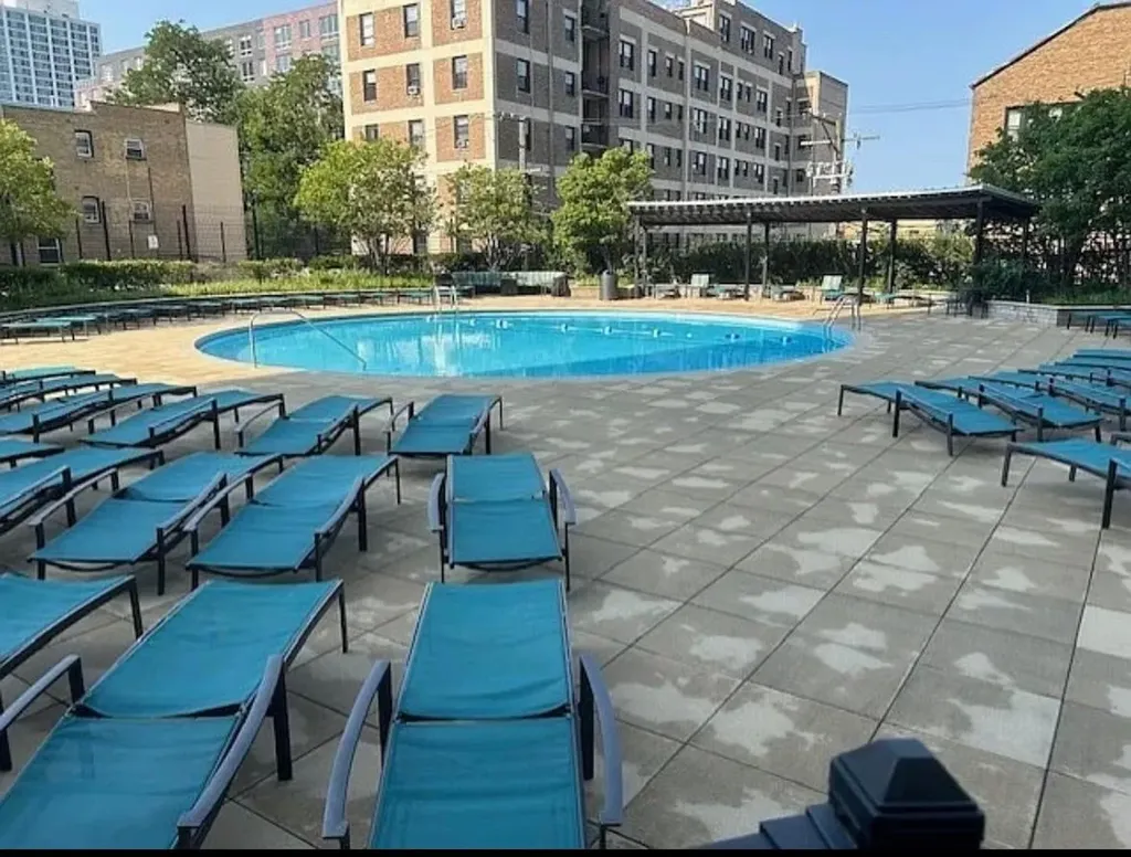 3930 North Pine Grove Avenue Chicago IL 60613