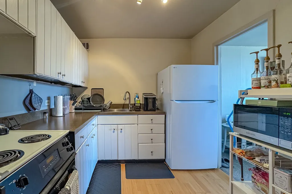 3930 North Pine Grove Avenue Chicago IL 60613