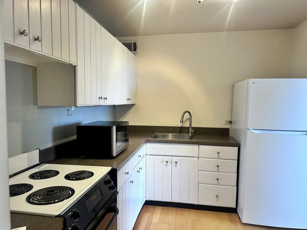 3930 North Pine Grove Avenue Chicago IL 60613