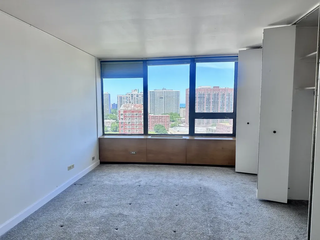 3930 North Pine Grove Avenue Chicago IL 60613