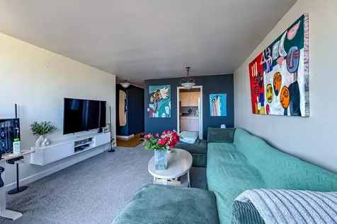 3930 North Pine Grove Avenue Chicago IL 60613