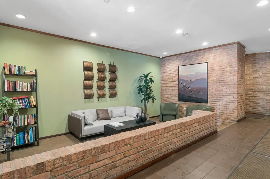651 West Sheridan Road Chicago IL 60613