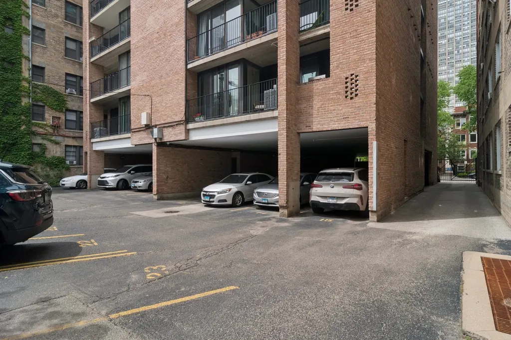 651 West Sheridan Road Chicago IL 60613