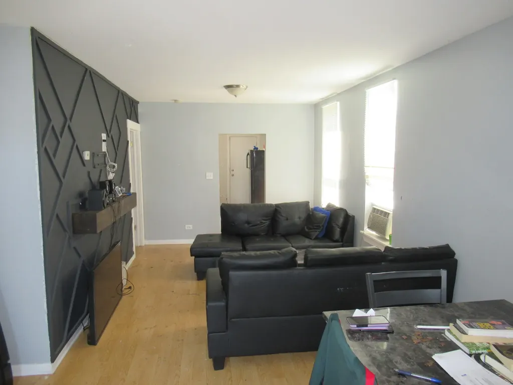 7533 South Dorchester Avenue Chicago IL 60619