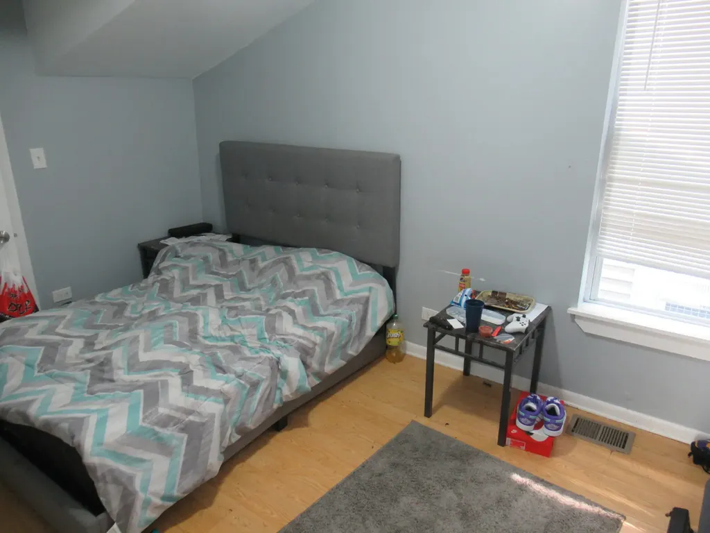 7533 South Dorchester Avenue Chicago IL 60619