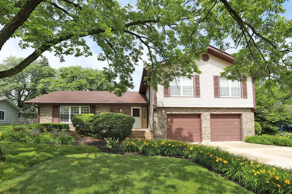 1324 Chartwell Road Schaumburg IL 60195