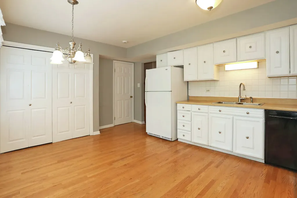 1324 Chartwell Road Schaumburg IL 60195
