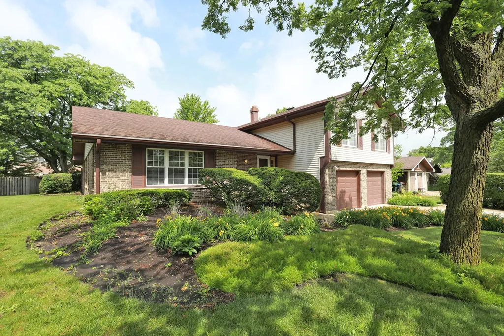 1324 Chartwell Road Schaumburg IL 60195