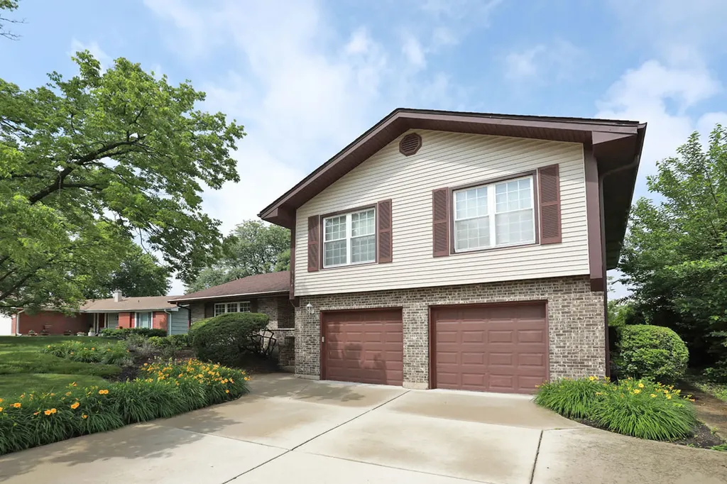 1324 Chartwell Road Schaumburg IL 60195