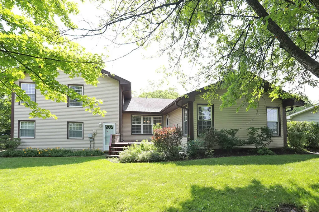 1324 Chartwell Road Schaumburg IL 60195