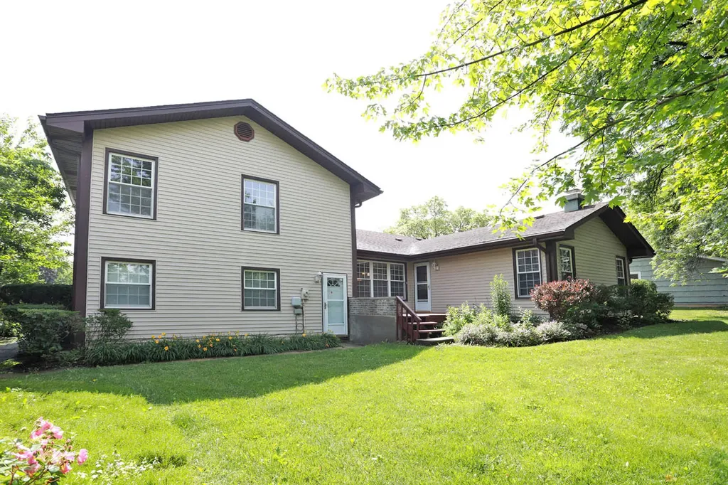 1324 Chartwell Road Schaumburg IL 60195