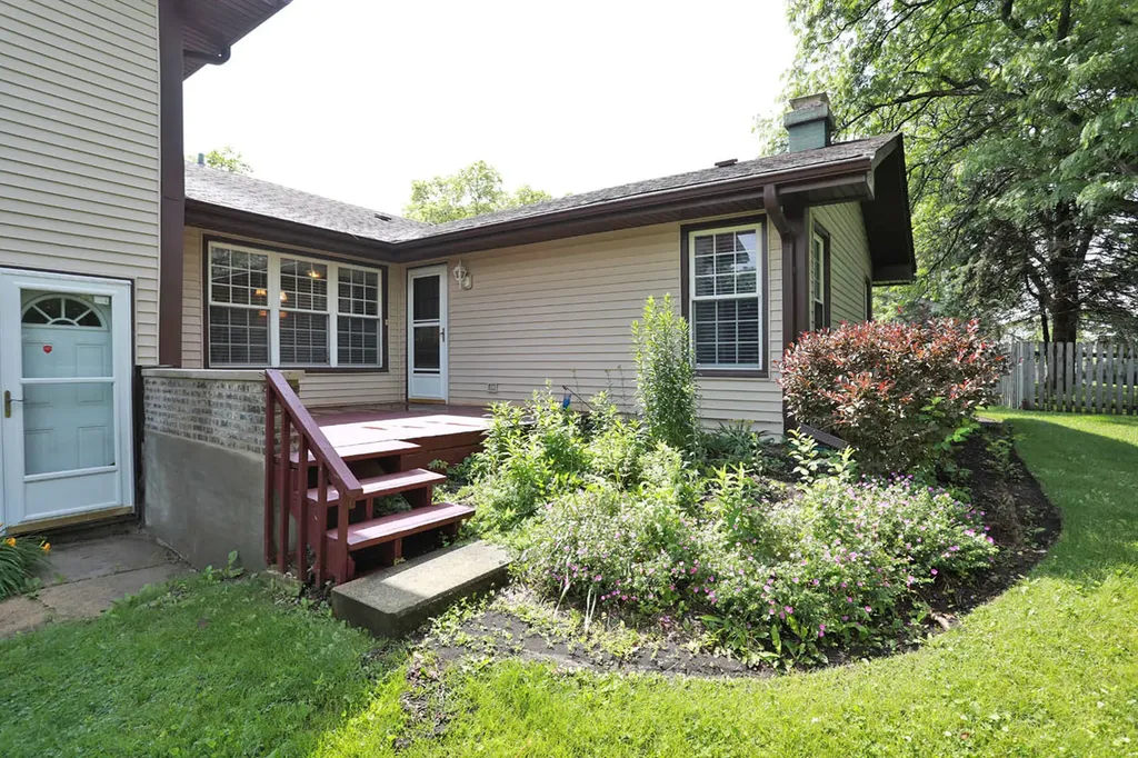 1324 Chartwell Road Schaumburg IL 60195