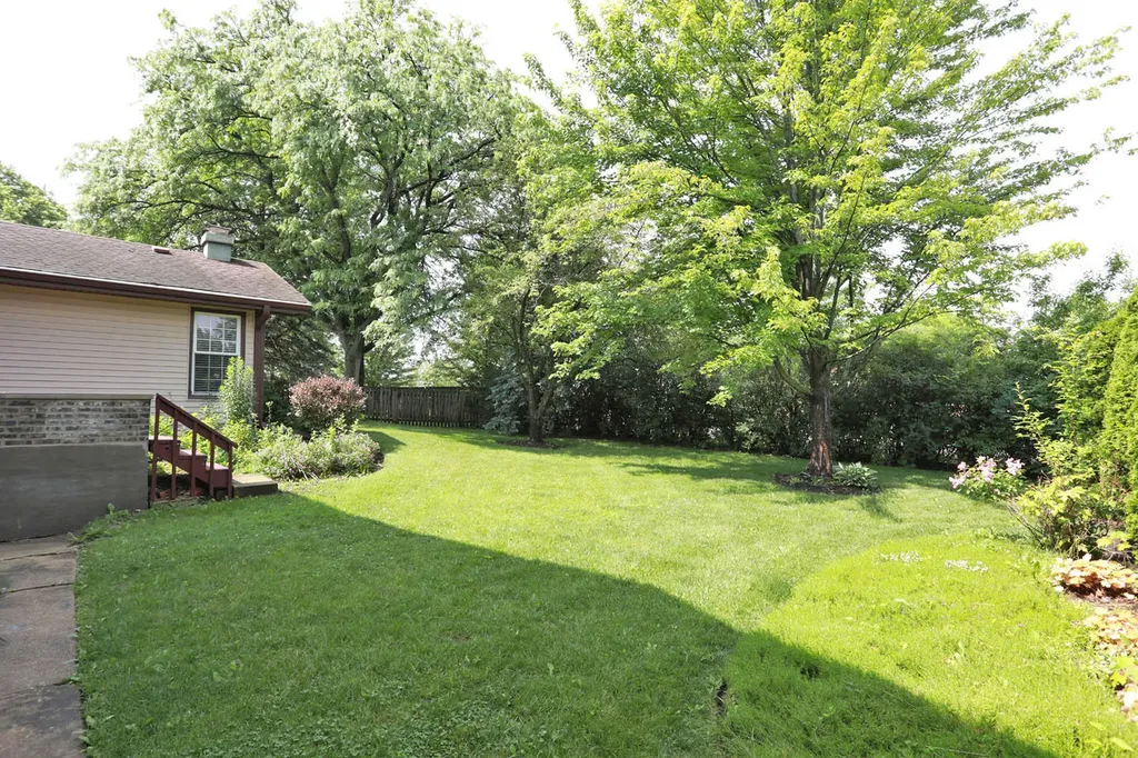 1324 Chartwell Road Schaumburg IL 60195