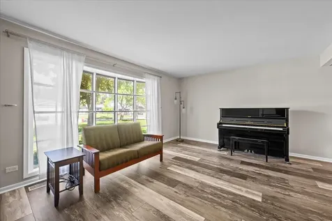 1145 Weeping Willow Lane Libertyville IL 60048