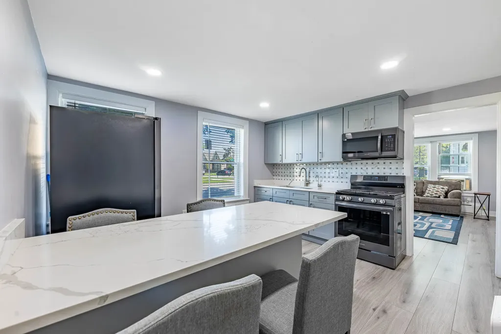 6200 South Kolin Avenue Chicago IL 60629