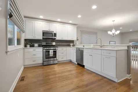 1811 Azalea Lane Mount Prospect IL 60056