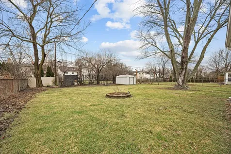 1811 Azalea Lane Mount Prospect IL 60056