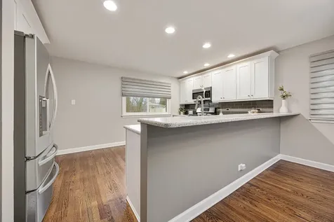 1811 Azalea Lane Mount Prospect IL 60056
