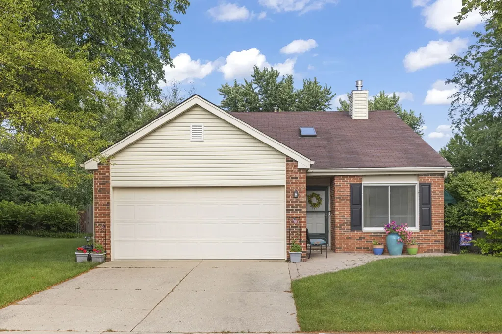 2S111 Waltham Court Warrenville IL 60555
