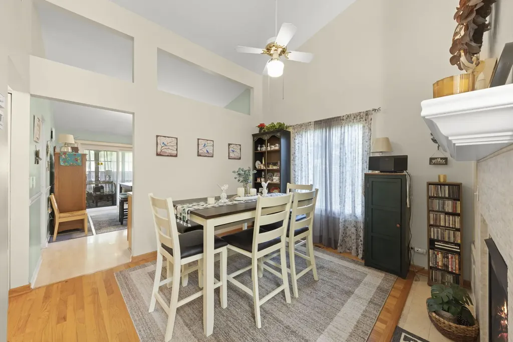 2S111 Waltham Court Warrenville IL 60555