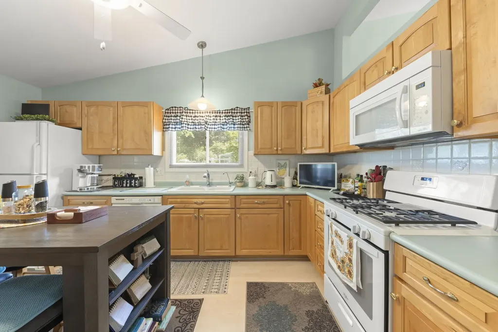 2S111 Waltham Court Warrenville IL 60555
