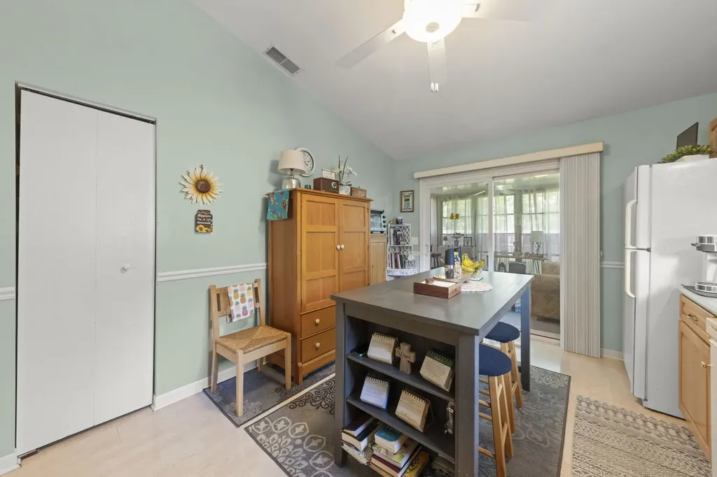 2S111 Waltham Court Warrenville IL 60555