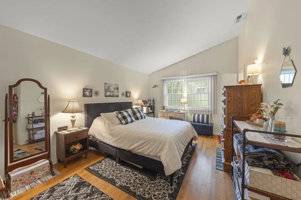 2S111 Waltham Court Warrenville IL 60555