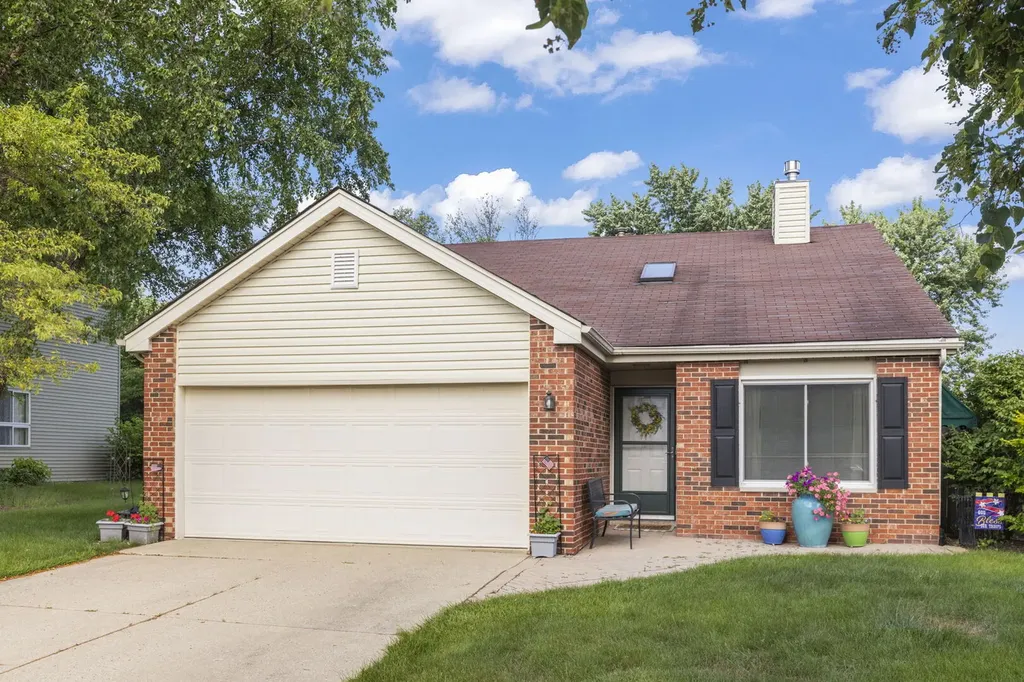 2S111 Waltham Court Warrenville IL 60555