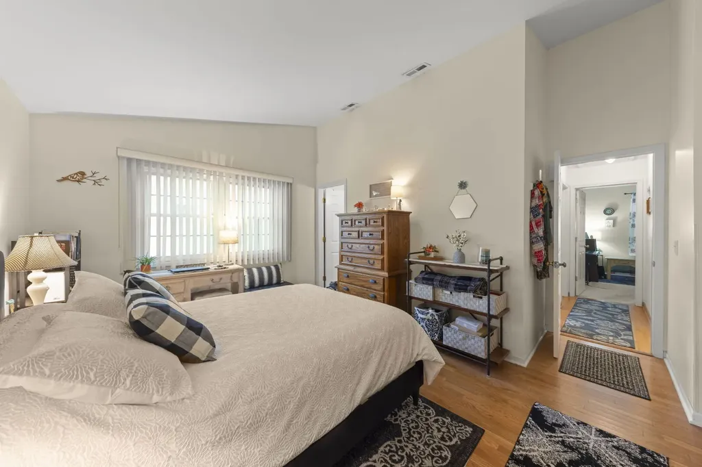 2S111 Waltham Court Warrenville IL 60555