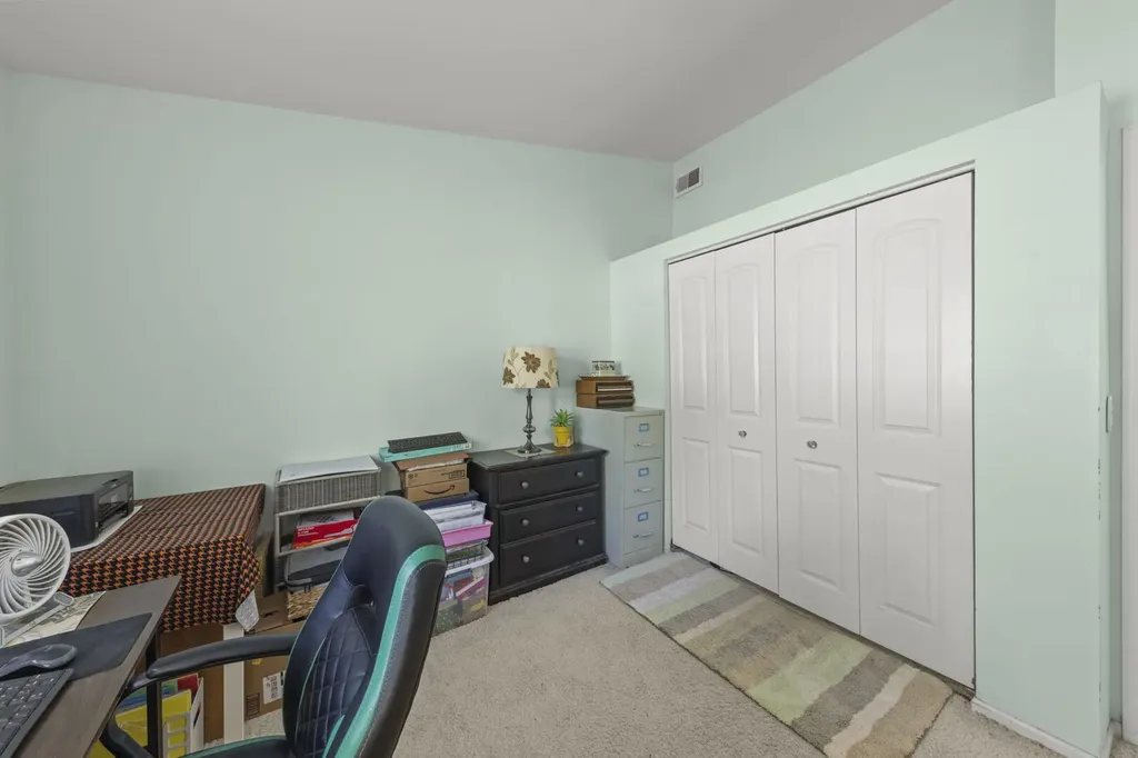 2S111 Waltham Court Warrenville IL 60555
