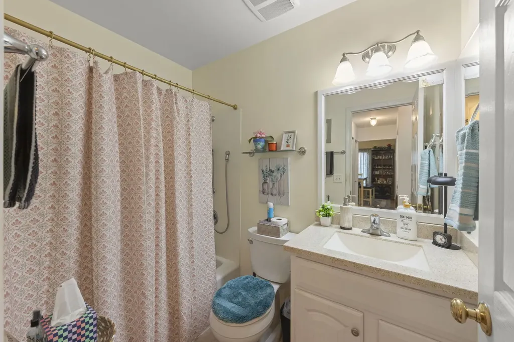 2S111 Waltham Court Warrenville IL 60555