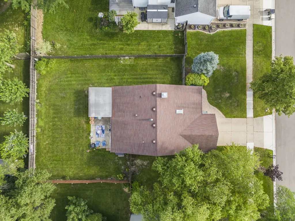 2S111 Waltham Court Warrenville IL 60555