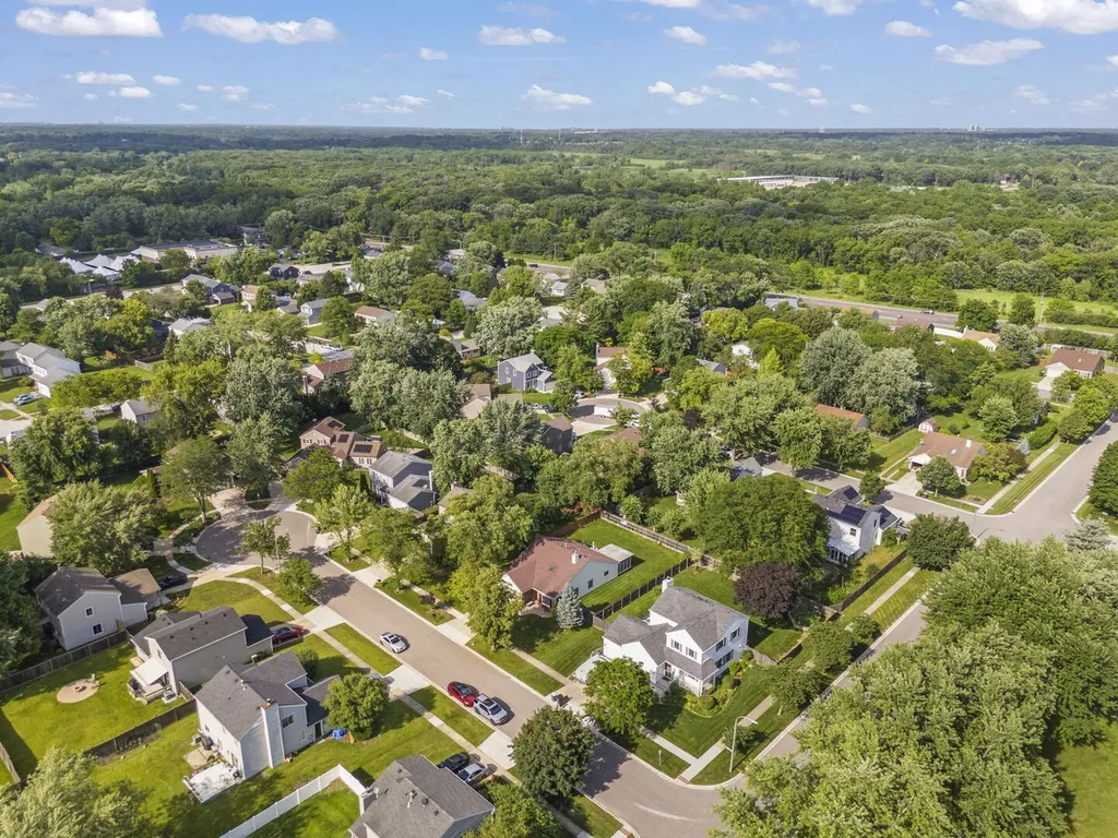 2S111 Waltham Court Warrenville IL 60555