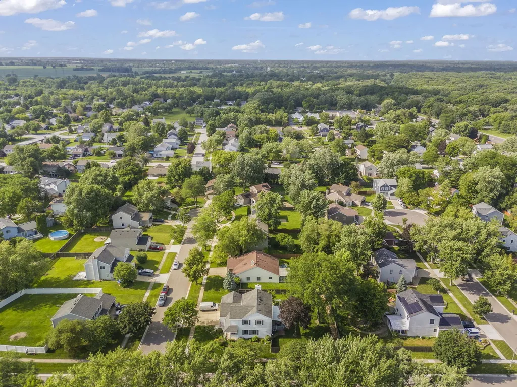2S111 Waltham Court Warrenville IL 60555