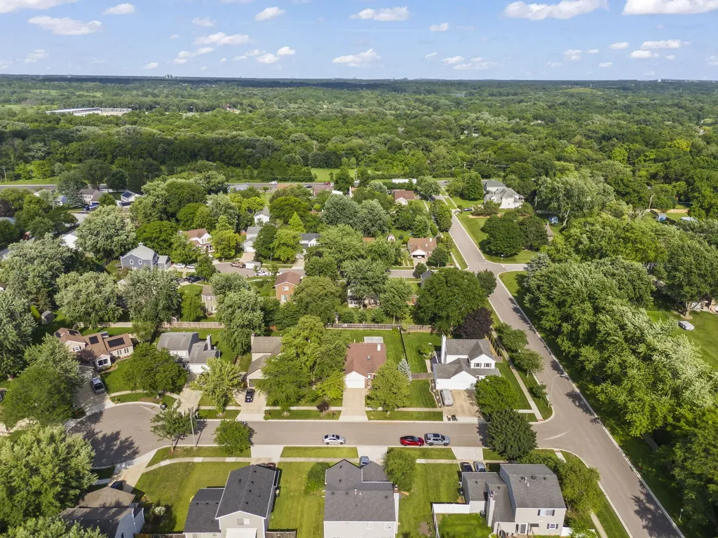 2S111 Waltham Court Warrenville IL 60555