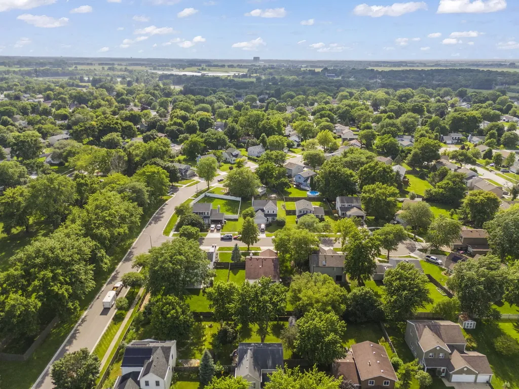2S111 Waltham Court Warrenville IL 60555