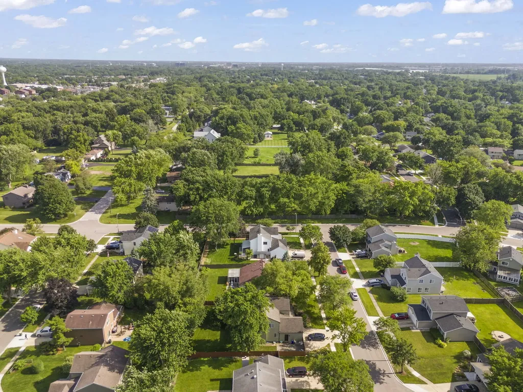 2S111 Waltham Court Warrenville IL 60555