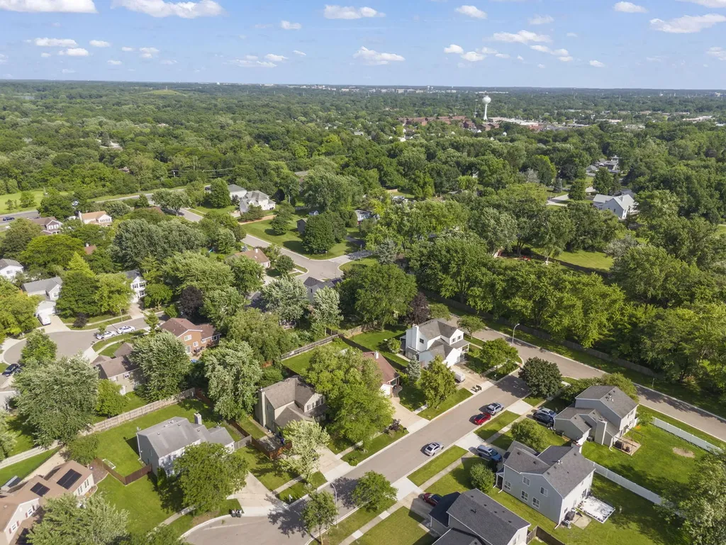 2S111 Waltham Court Warrenville IL 60555