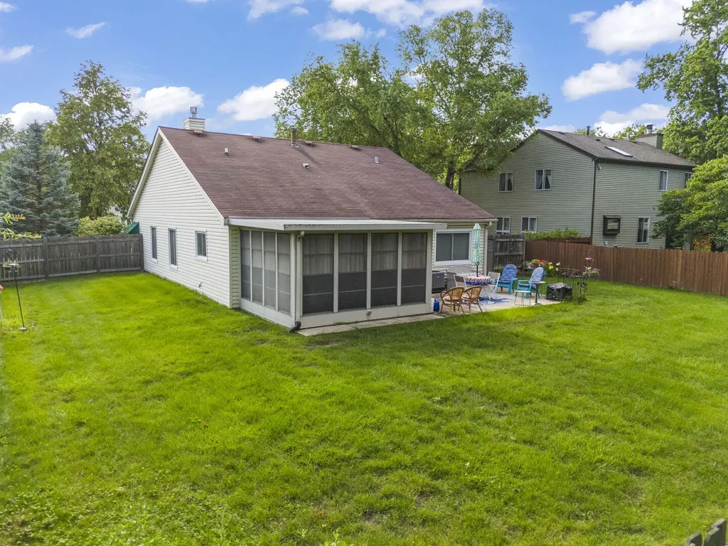 2S111 Waltham Court Warrenville IL 60555
