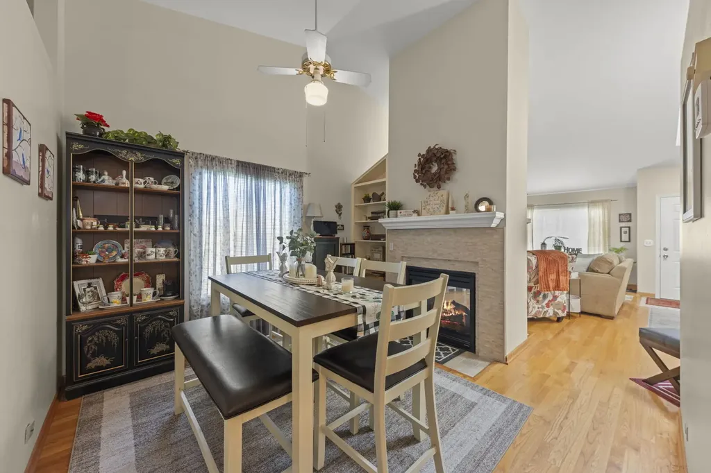 2S111 Waltham Court Warrenville IL 60555
