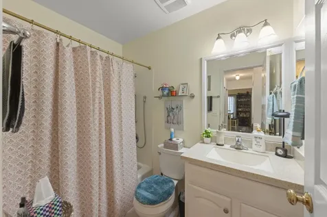 2S111 Waltham Court Warrenville IL 60555